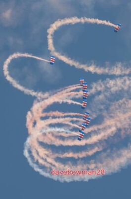 FOTO DAS ROYAL AIR FORCE FALCONS DISPLAY-TEAM - ST ATHAN VERLÄSST IHR FLUGZEUG