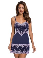 Size M Women s WACOAL EMBRACE LACE CHEMISE Purple