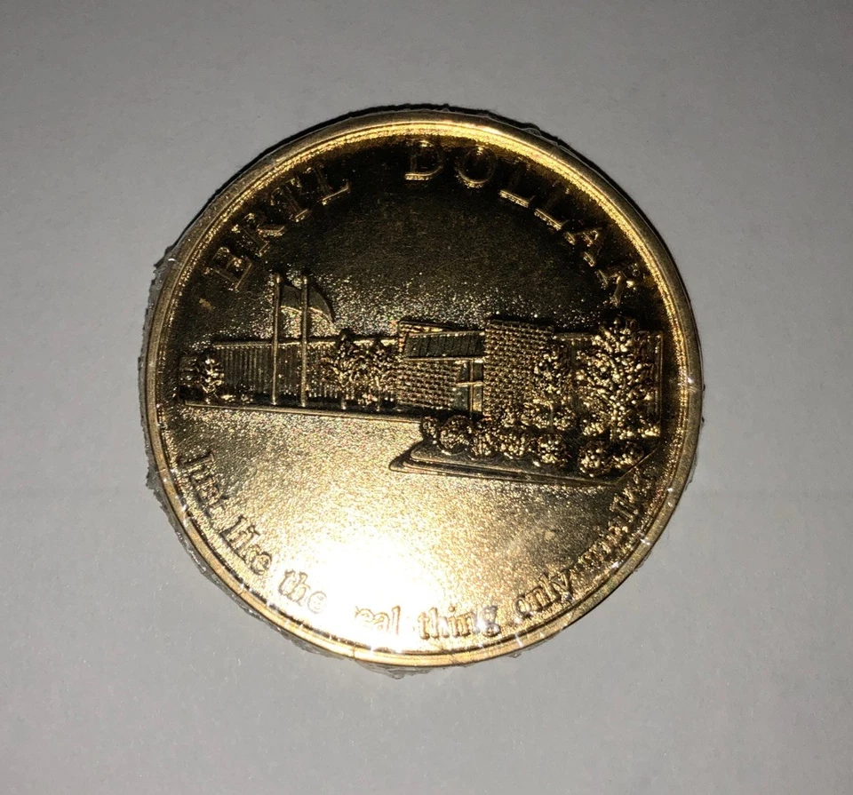 Moneda de oro Ertl Collectors 1999 con tractor IH 660 nueva sellada en plástico Foto 4 de 4