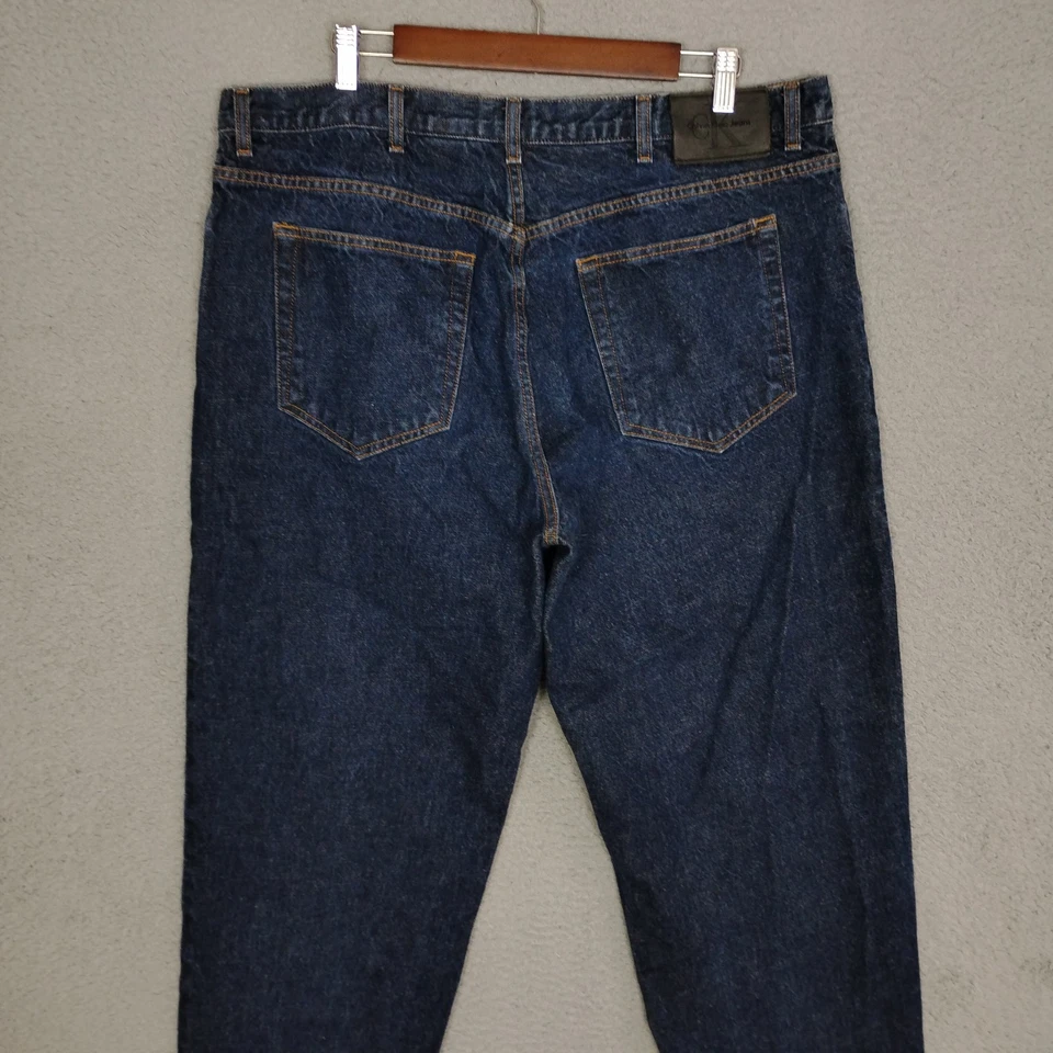 Jeans De Colección Calvin Klein Para Hombres 40x32 Azul Ajuste Fácil Relajado Recto Lavado Oscuro Denim Foto 4 de 4