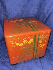 Vintage Yamanaka stackable Trinket boxes-3 tiers with lid