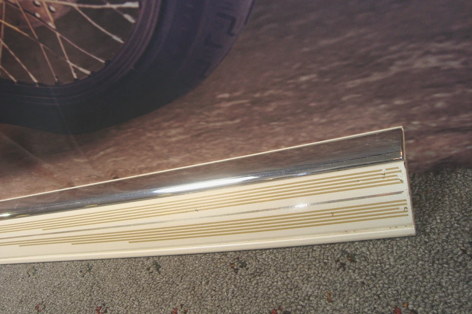 Moldura de puerta central TRIM pasador cromado a rayas LH CADILLAC Eldorado 1995-2002 Y6 Foto 4 de 4