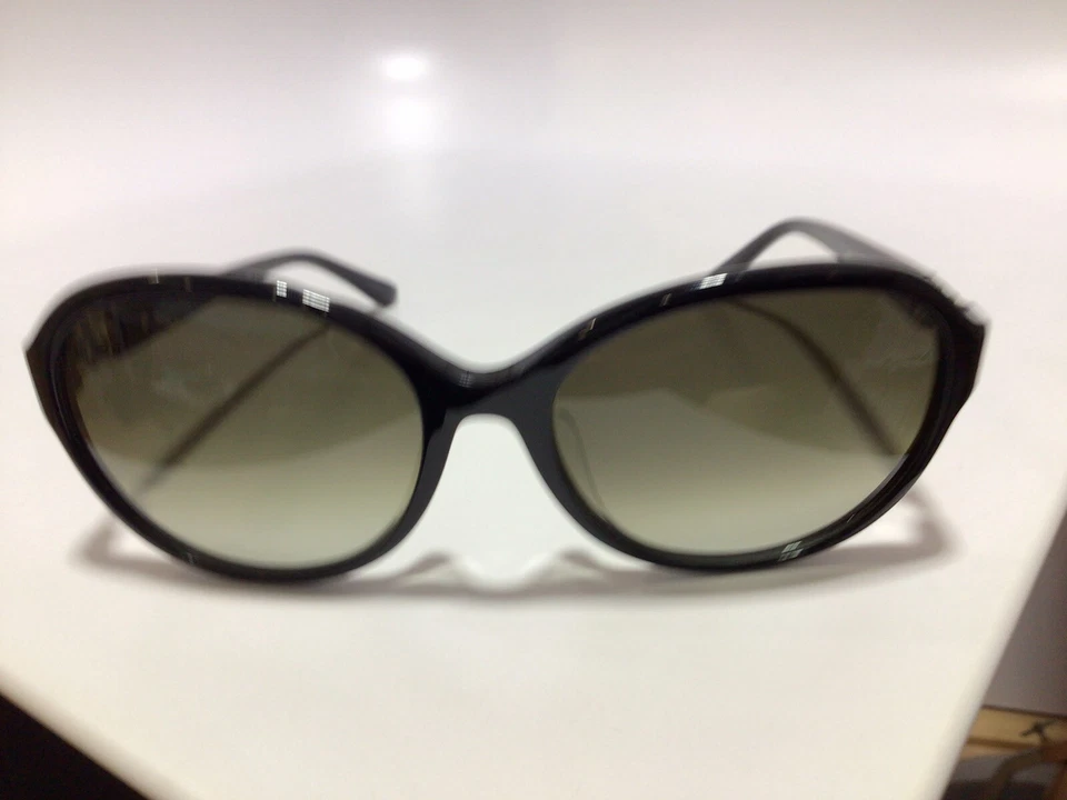 GAFAS DE SOL SALVATORE FERRAGAMO Damas GANCINI LOGO / Estuche Rígido Ferragamo Foto 2 de 4