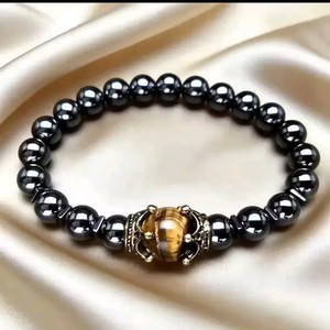Black Bead Bracelet with Agate Point