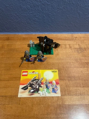 Lego - Castle  - 1491 - Dual Defender - 100% Complete - Instructions