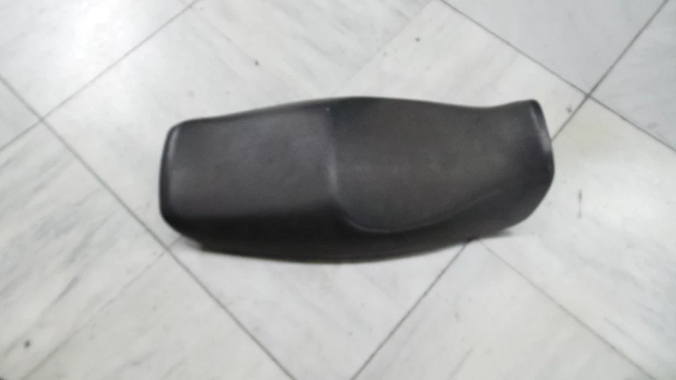 KAWASAKI GPZ 1100 1994 1995 SEAT SADDLE LOOK PIC WITH RIP - Image 2 of 4