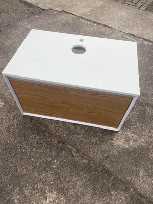 Schwebender Waschtischunterschrank mit Corian-Top