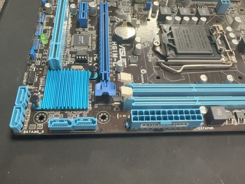 Placa base ASUS H61M-C LGA1155 H61 2xDDR3 PCIe PCI 4xSATA 4xUSB LPT COM VGA - Imagen 4 de 6