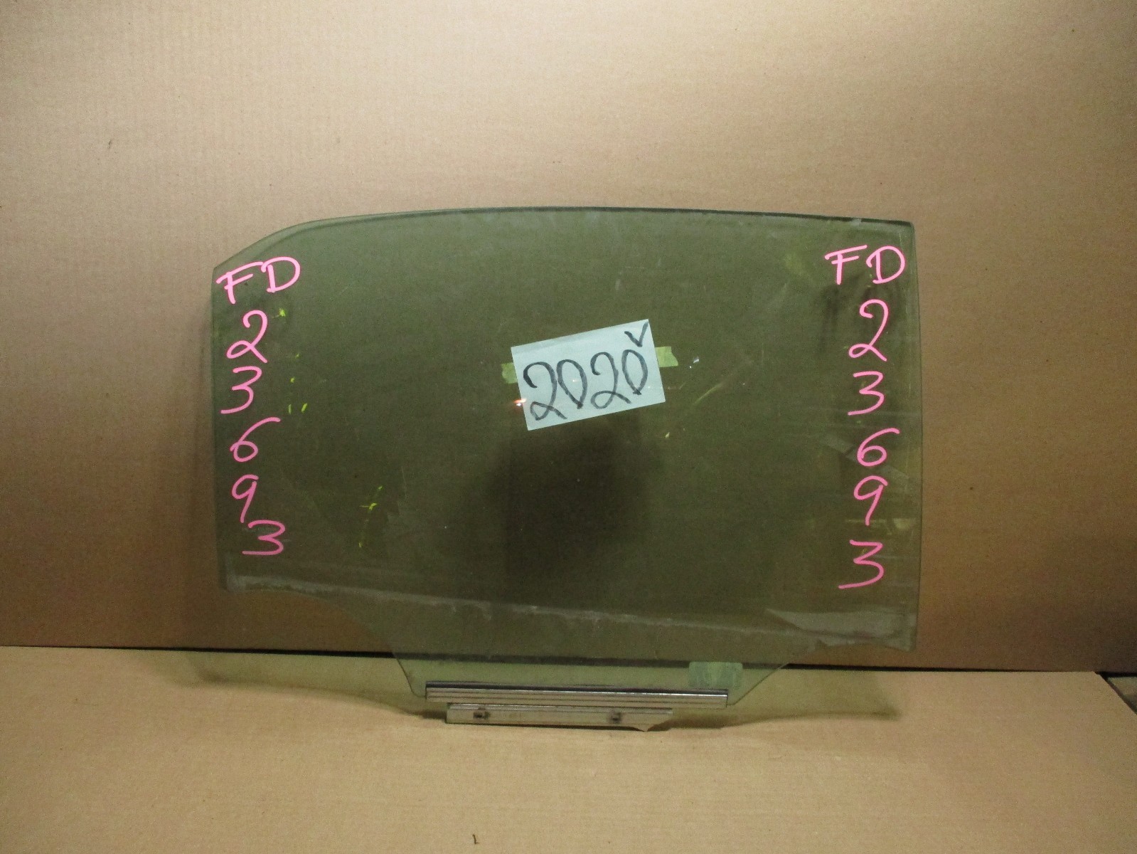09 10 11 12 13 Toyota Corolla REAR PASSENGER Side Used Door Glass #2020-V 