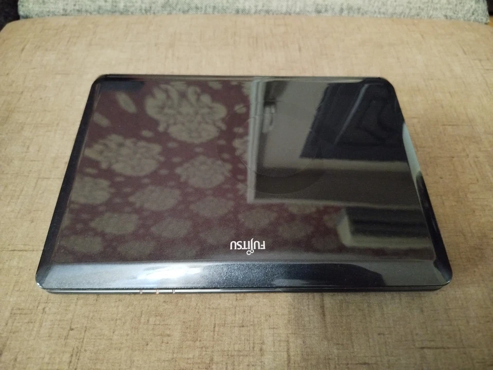 Classic FUJITSU M2010🔥 Netbook – Vintage Mini Laptop, 2GB RAM, 120GB SSD - Image 4 of 4