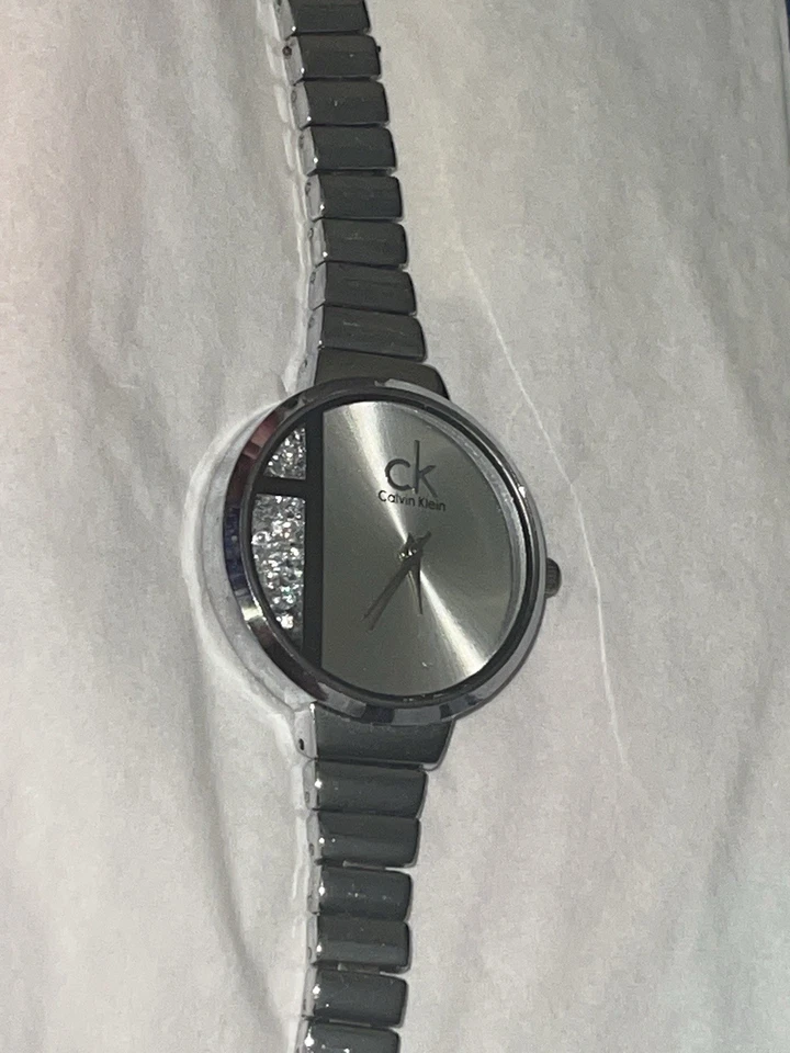 Relógio de aço inoxidável prata CK com pequeno Damond nele! - Imagem 3 de 4