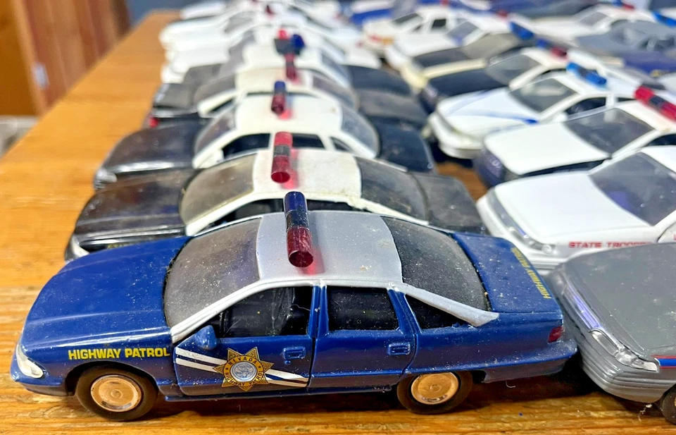 Road Champs Police Series Highway Patrol Cars Lot Of 39 Loose State Trooper 1:43 - Image 2 of 4