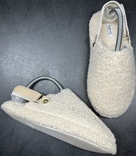 Born Women  s Size S 6-7 White Sherpa Slip On Mule Slippers