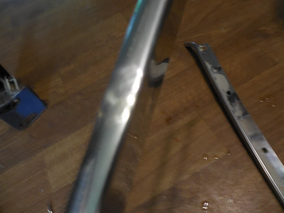 Riel de goteo delantero OEM 1965-1968 Chevy Impala BelAir Pillar Trim Buick Electra Foto 4 de 4