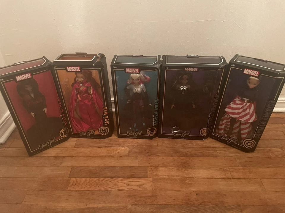 Colección Madame Alexander Muñecas Marvel Fangirl, Fan Girl Find Variant Set de 5 Foto 2 de 4
