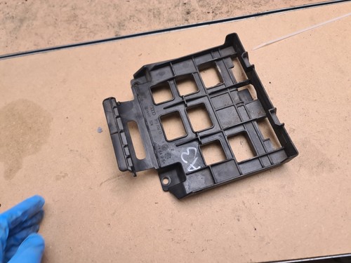 Audi A3 8P Steuergeräte Halter Halterung Halterung 8P0906131