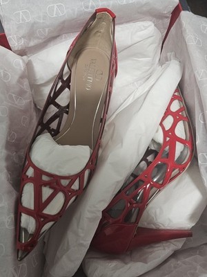 Brand NEW Valentino Garavani Vinyl Cut Out 90mm Pump In Size 36