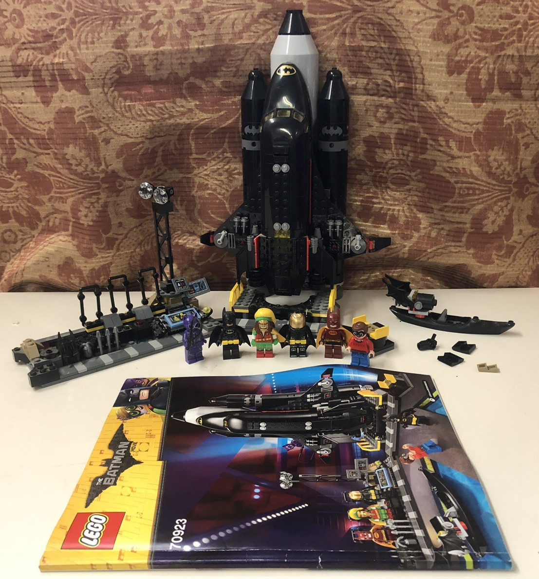 Lego 70923 The Bat Space Shuttle W/ manual -All minifigs- incomplete Read