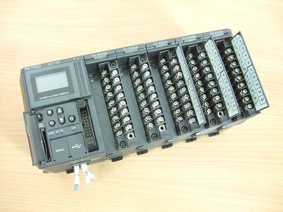 KEYENCE KV-700 PLC WITH KV-B16XA B16RA | eBay