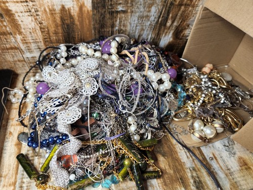 3.5+ lb lot mixed estate fashion/costume jewelry lot scrap to wearable tangled - Picture 3 of 4