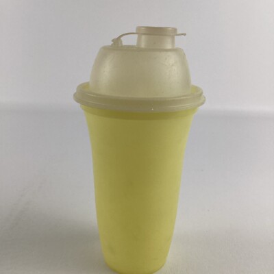 Tupperware Quick Shake Blender Mixer Cup Yellow 844-11 Pour Lid Vintage 70s