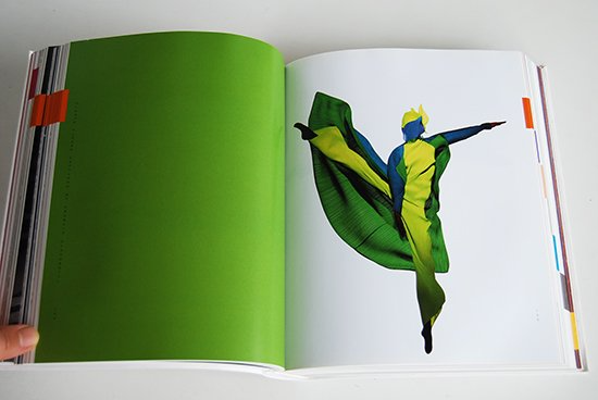 PLEATS PLEASE TASCHEN 575P 2012年 英日仏3ヶ国語 PLEATS PLEASE TASCHEN 575P 2012年 英日仏3ヶ国語 - メルカリ