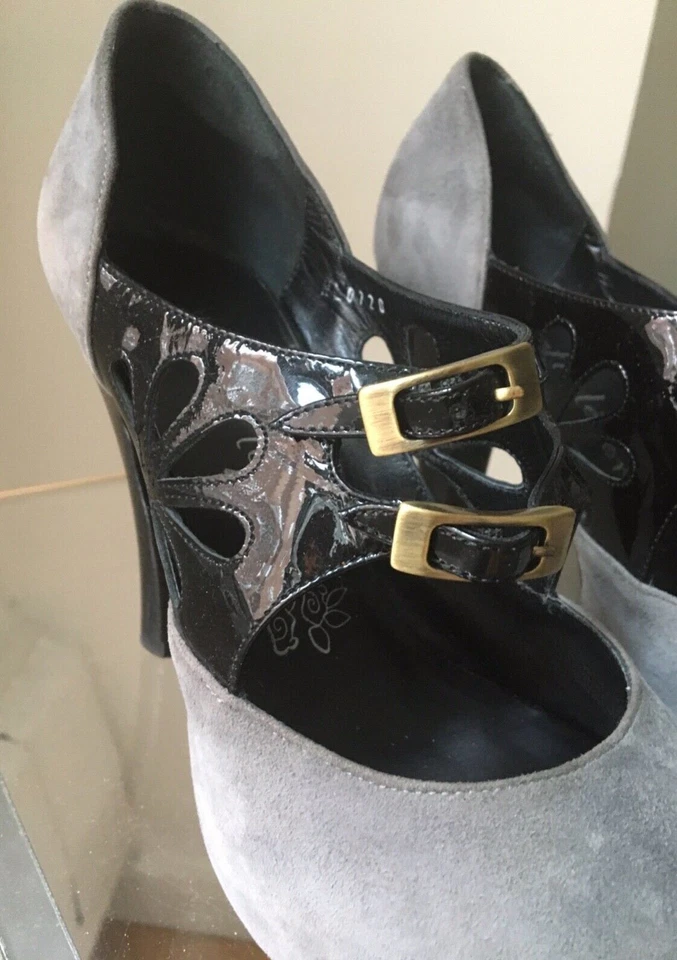 Nanette Lepore Gris Gamuza Negro Charol Hebilla Peep Toe Tacones Altos 7.5  Foto 3 de 4
