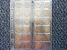 SUPERBE LOT MONNAIES " ENGLAND "  EN POCHETTE   23 PENNY   !  23  DATES DIFF.(2)