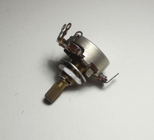 CTS 2.5 Megohm Carbon Composition Audio Taper Potentiometer USA Spline NOS 300K