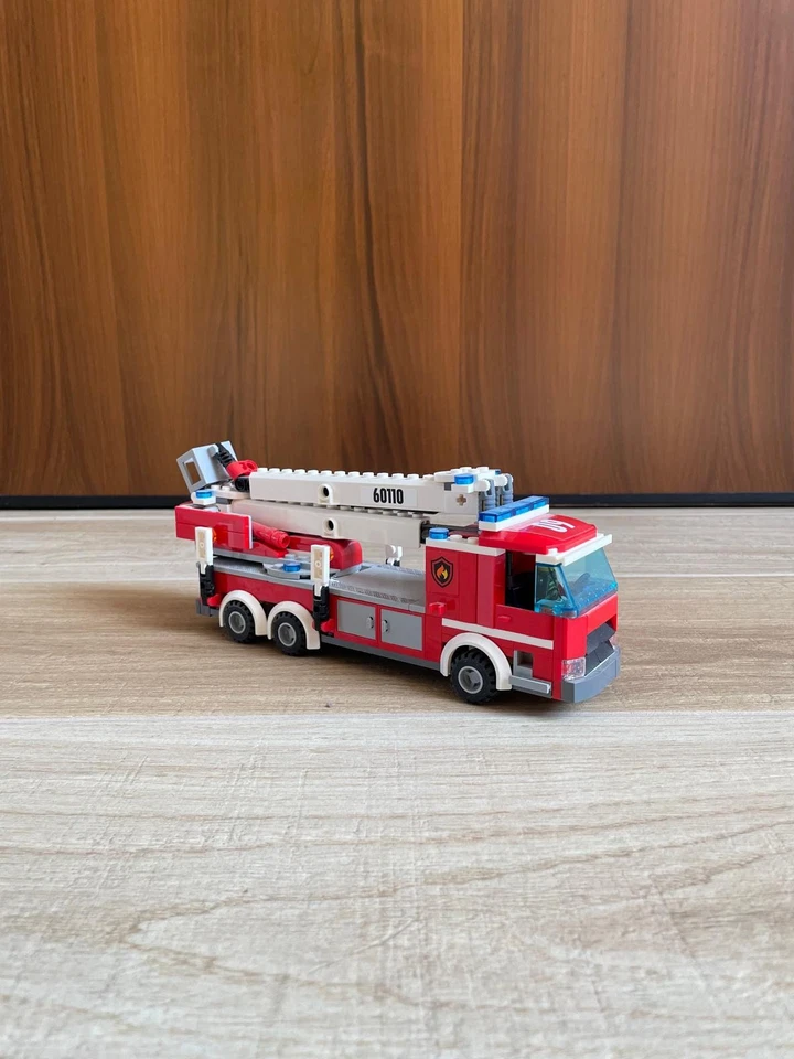 LEGO CITY: Fire Station (60110), vehicles, minifigs, instructions, box, complete, foto 2 di 5