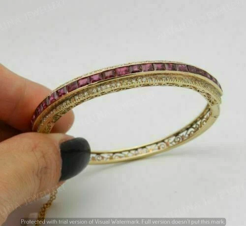 Brazalete antiguo de diamantes y rubíes simulados con acabado de oro amarillo de 14k de 2,50 quilates Foto 4 de 4