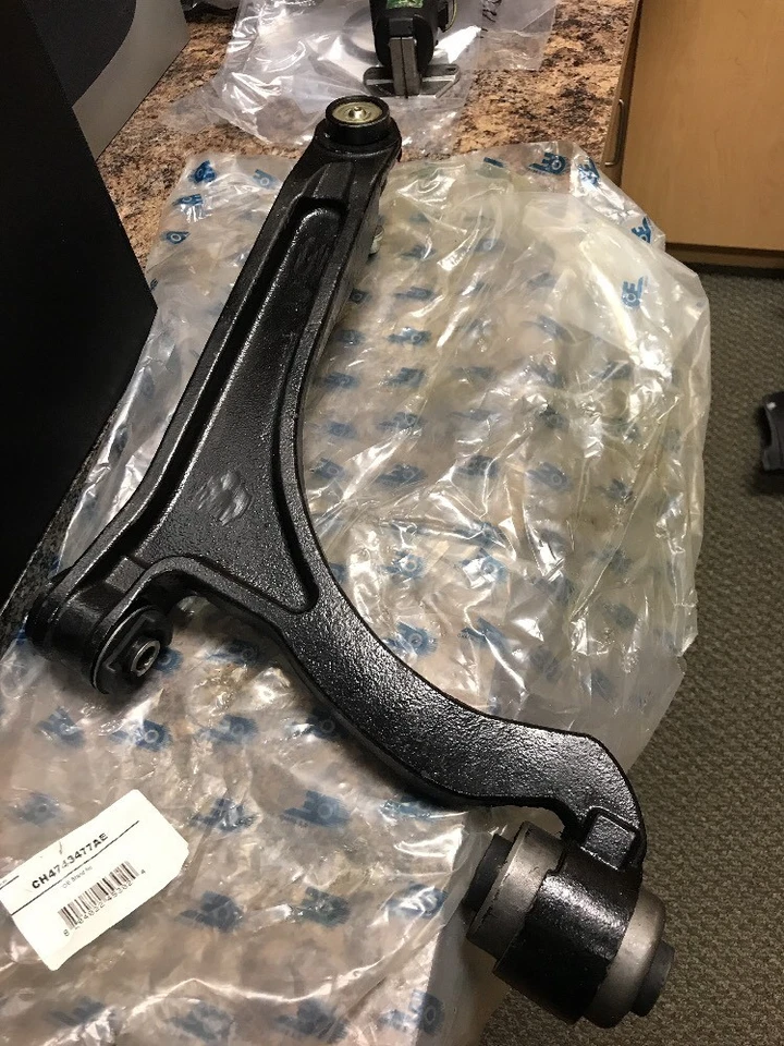 Nuevo brazo de control inferior delantero izquierdo izquierdo izquierdo con rótula para Chrysler Pacifica 04-08 Foto 3 de 4