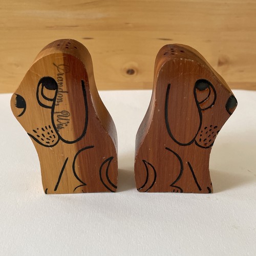 Vintage Hound Dog Wood Salt and Pepper Shaker Set - Souvenir - Picture 3 of 9
