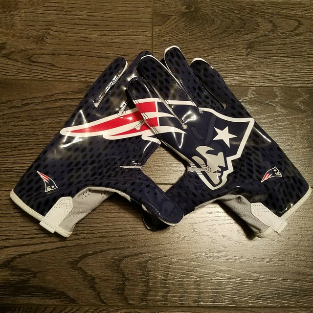 New England Patriots NFL Acrylic Stripe Gloves