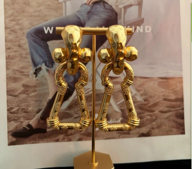 Schiaparelli Retro Luxury 18k Gold Tone Keyhole Earrings