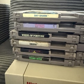 Nintendo Original NES-001 NES Console Bundle w/  12 Games & Zapper NO Power cord