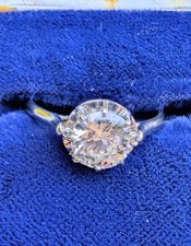 Bague Solitaire en platine et or centrée d'un diamant de 1,31ct avec