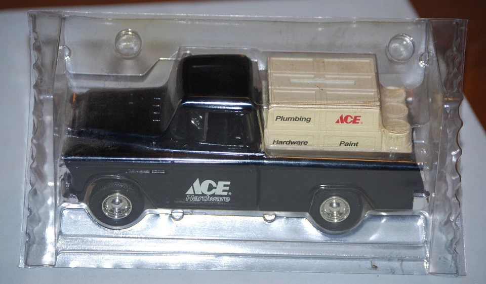 ERTL1994 6th Edition 1955 Ace Hardware Cameo Pickup Truck Locking Coin Bank - Image 2 of 4