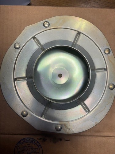 OMC 984956 2 Barrel Carburetor Arrestor Cover - Picture 2 of 3