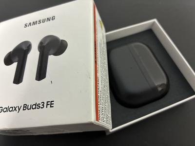 NEW Original Samsung Galaxy Buds3 FE SM-R420 Earbuds Charging Case