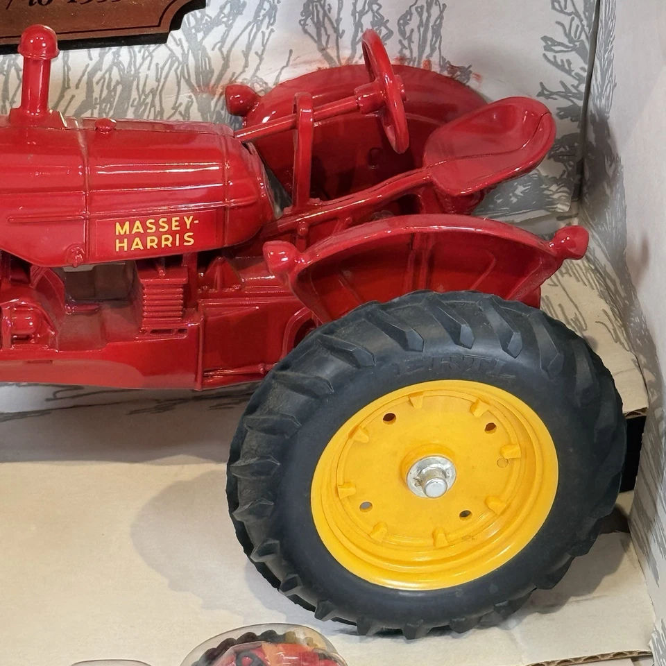 ERTL MASSEY-HARRIS Model 44 Tractor 1:16 + Miniature NIB USA 1990 - Image 4 of 4
