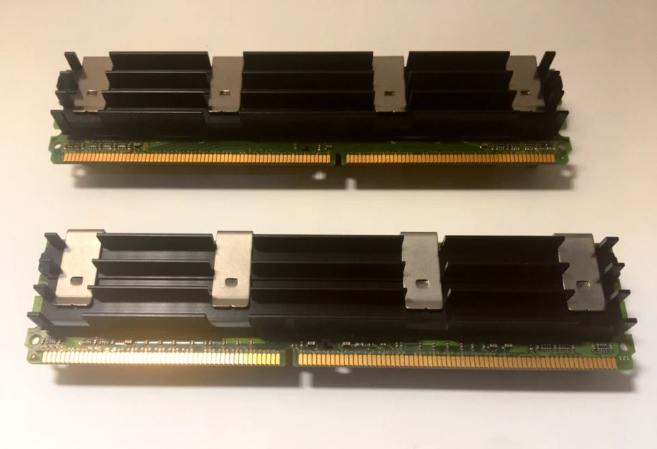 2x Original Apple Mac Pro 1,1 Hynix HYMP564A72BP8D2-Y5 AB-A 512mb RAM Modules - Image 3 of 4
