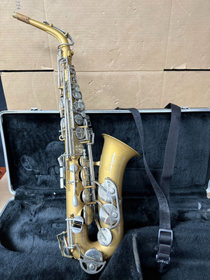 FOR SALE: BUNDY II SAXOPHONE   THE SELMER COMPANY, USA (BD. OF ED. NYC), USED