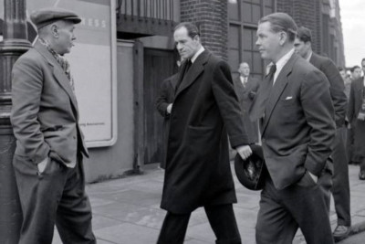 Londoner Chef des organisierten Verbrechens Billy Hill nimmt an der Beerdigung teil O - 1957 4x6 Foto