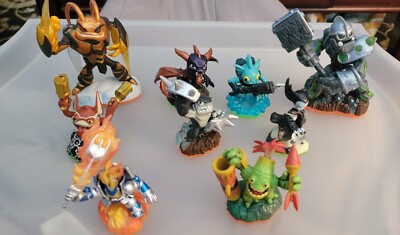 Skylanders Bundle  Of 13 Action Figures 