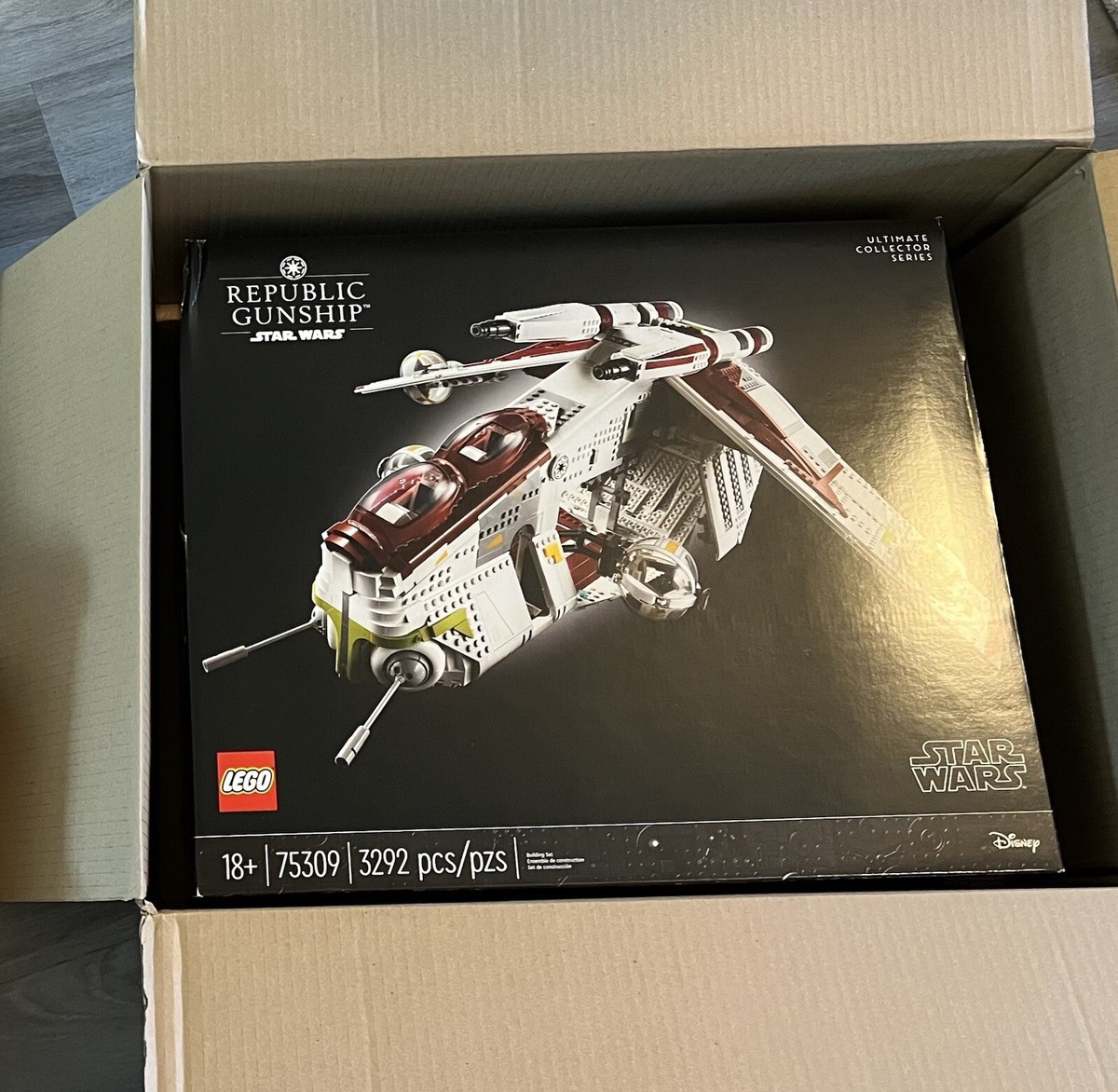 ari☀︎san Republic Gunship™ 75309 | Star Wars™ | Buy online at the
