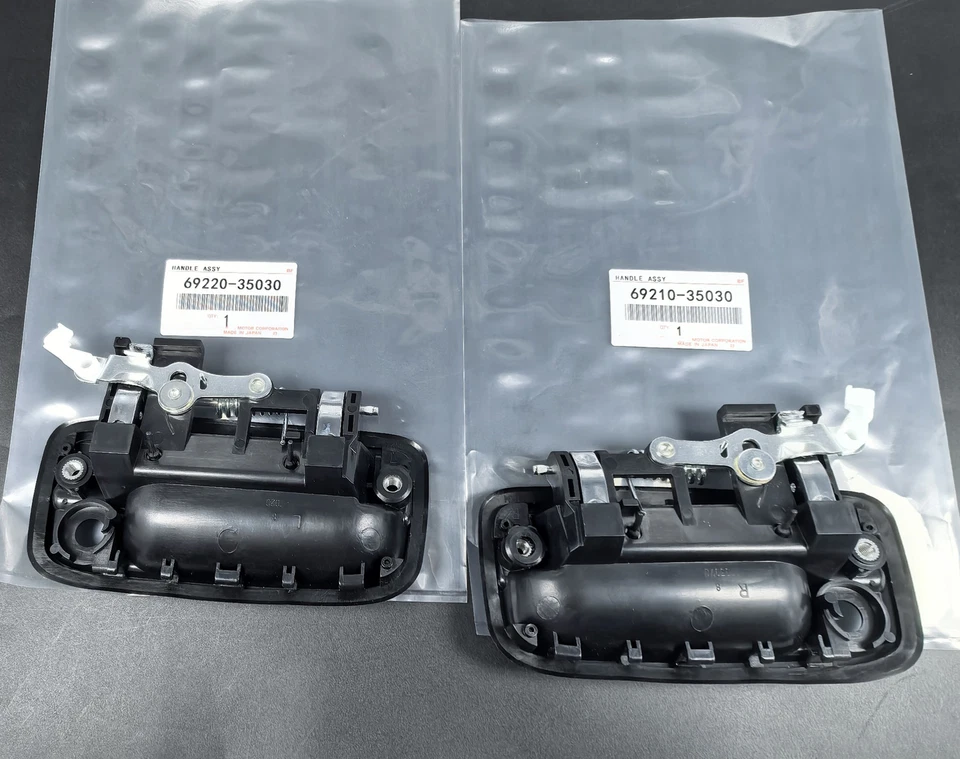 Par de manijas de puerta exteriores cromadas negras OEM para Toyota Tacoma 1995-2004 Foto 2 de 2