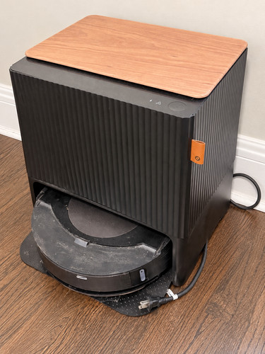 iRobot Roomba Combo j9+ w/ Auto-Fill Dock - Robot Broken - For Parts