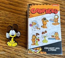 NIB Garfield Odie w/ Newspaper Nickelodeon Blind Box Mystery Pin
