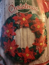 BUCILLA FELT "POINSETTIA WREATH" KIT 15.5" X 15.5" RARE New
